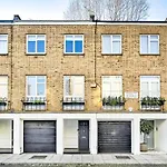 Chelsea Townhouse With Roof Terrace & Parking
