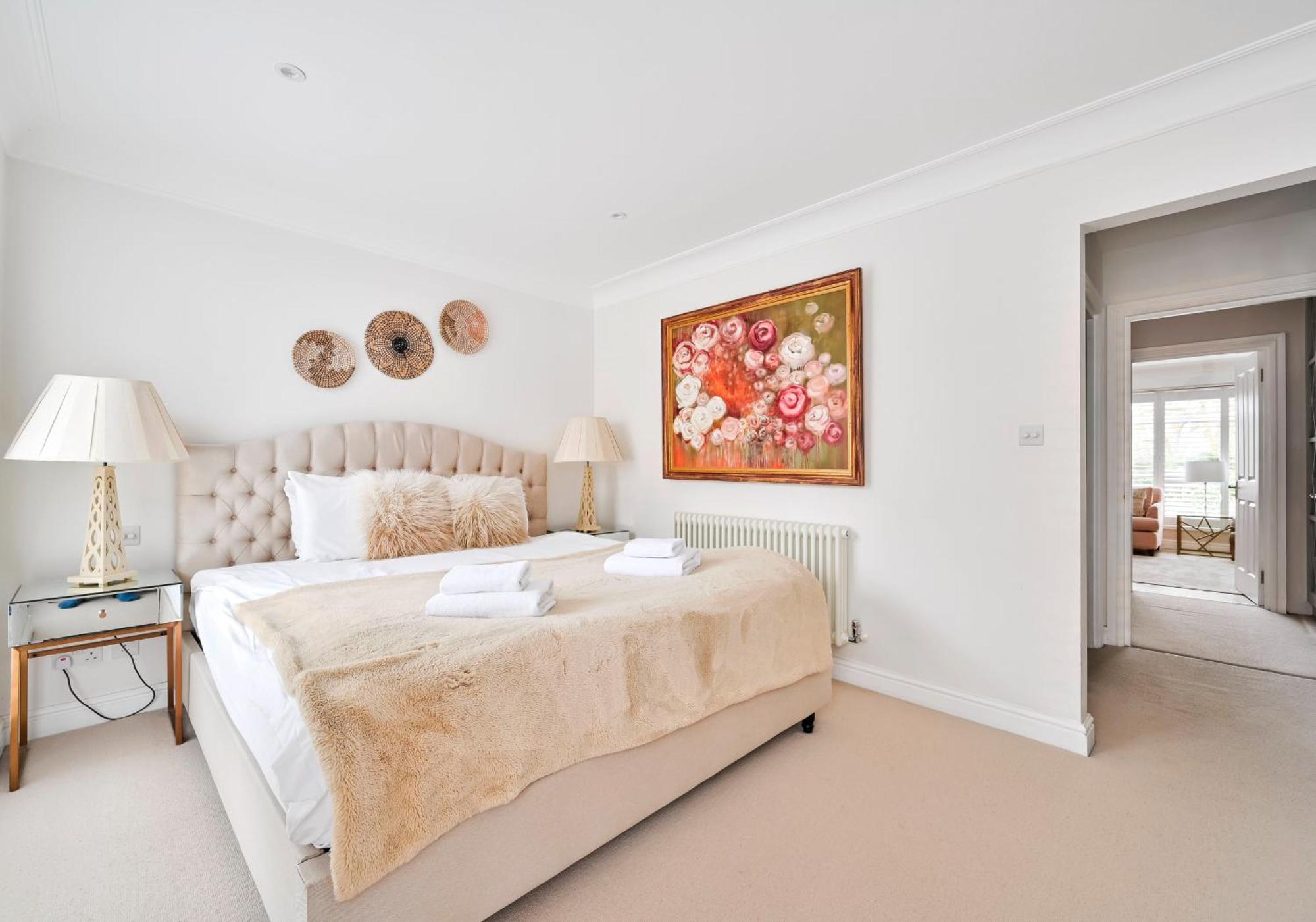 Chelsea Townhouse With Roof Terrace & Parking * Londra