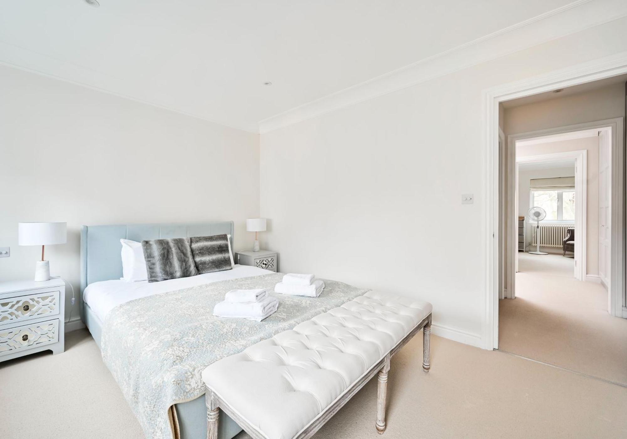 Chelsea Townhouse With Roof Terrace & Parking *