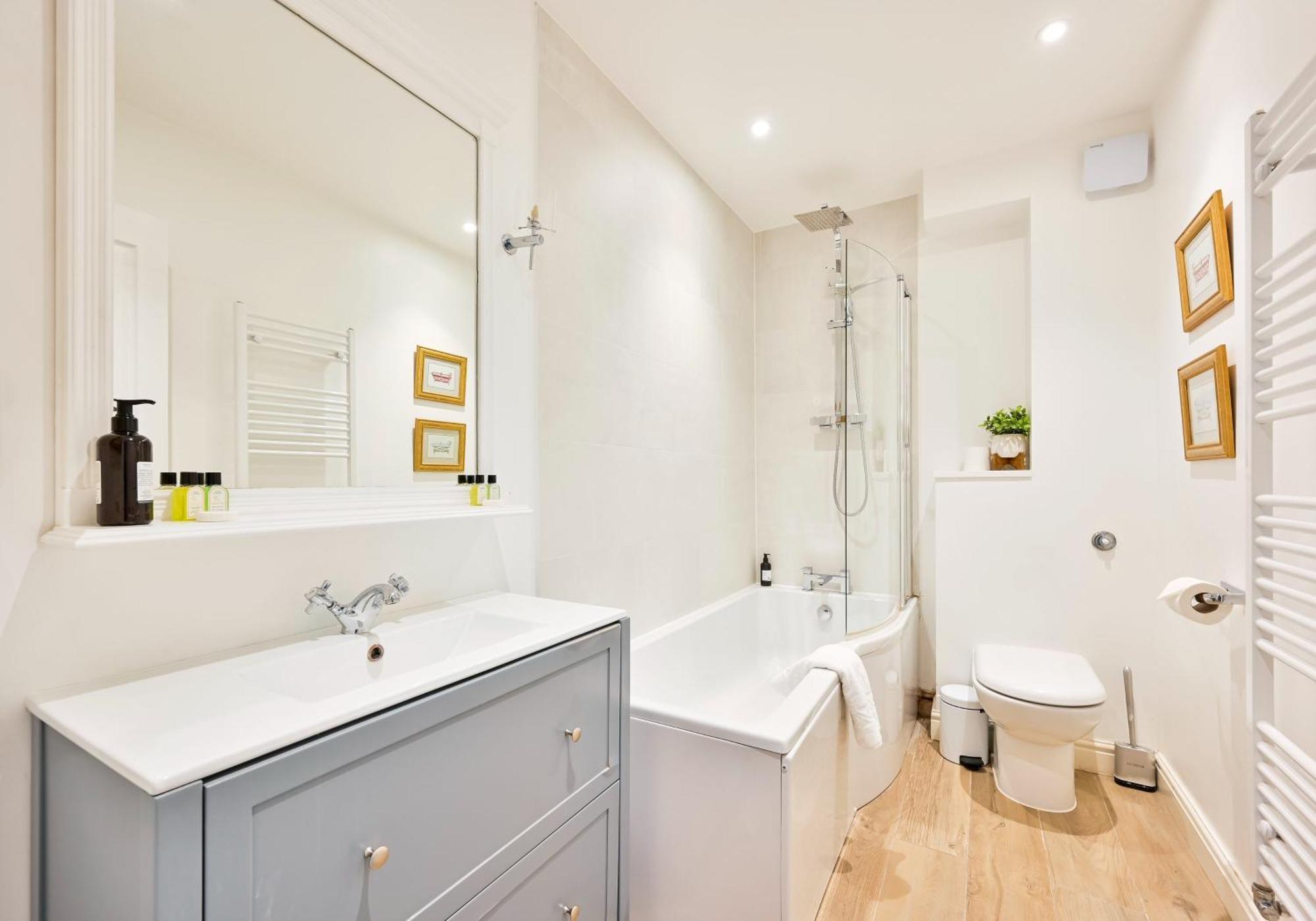 Chelsea Townhouse With Roof Terrace & Parking Appartamento