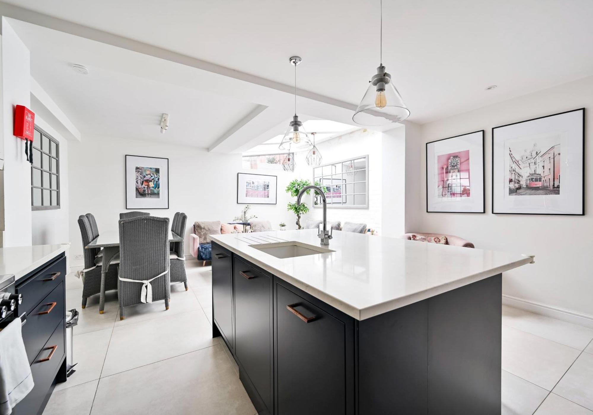 Appartamento Chelsea Townhouse With Roof Terrace & Parking Londra