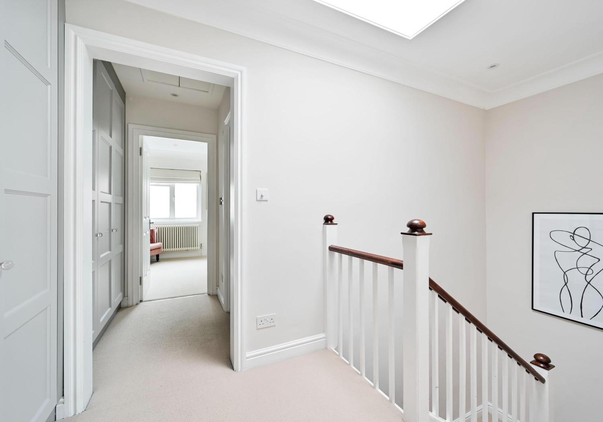 Chelsea Townhouse With Roof Terrace & Parking Londra